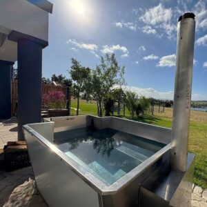 WINTER DEAL-ROCKET TUB - HOT TUB